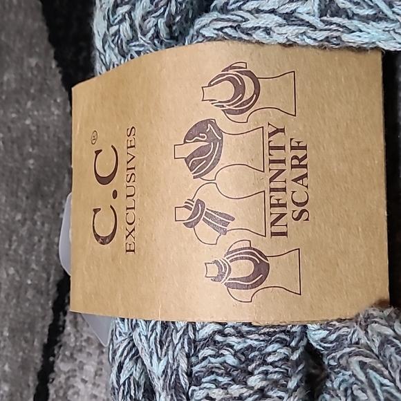C.C EXCLUSIVE MINT KNIT INFINITY NECK-SCARF - Picture 2 of 8